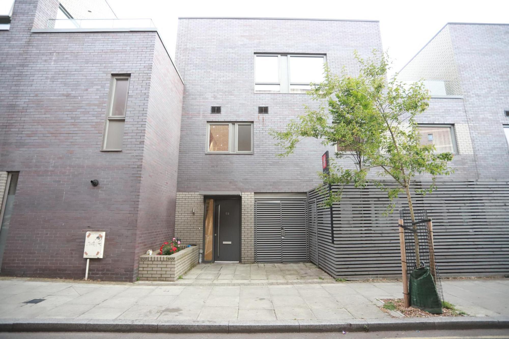Appartamento Spacious 3-story Retreat With Rooftop Terrace And Modern Amenities *