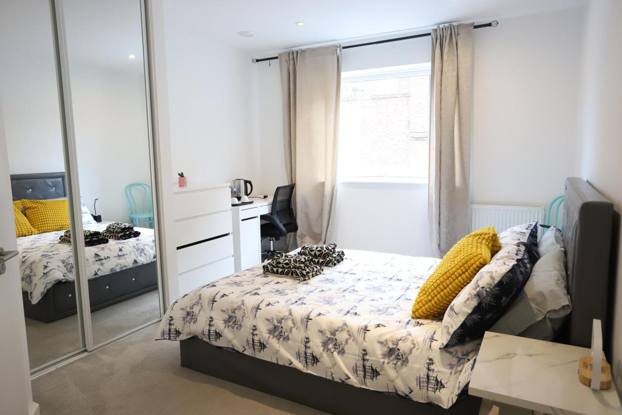 Appartamento Spacious 3-story Retreat With Rooftop Terrace And Modern Amenities