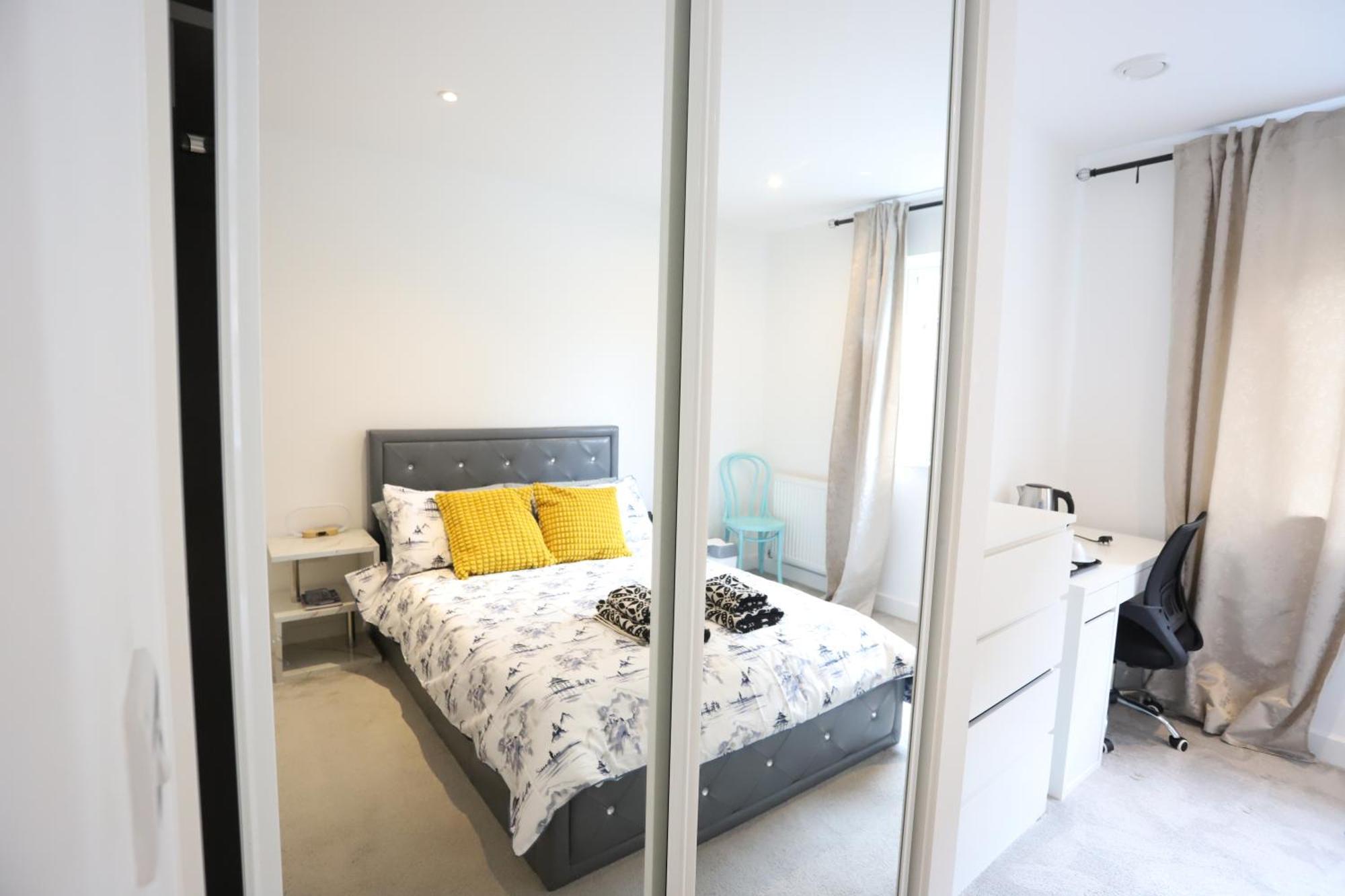 Appartamento Spacious 3-story Retreat With Rooftop Terrace And Modern Amenities