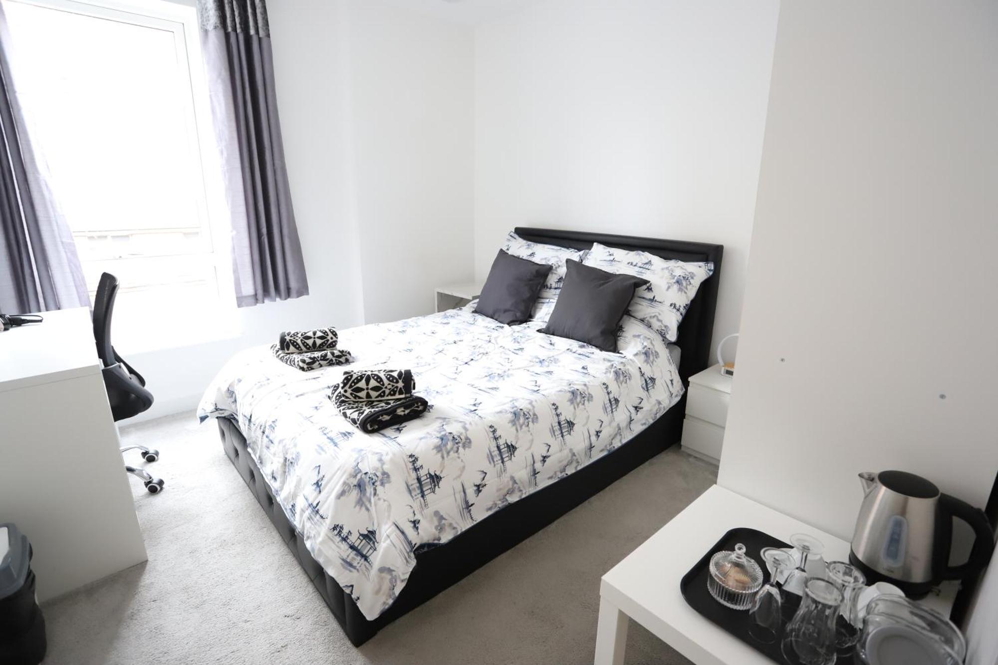 Appartamento Spacious 3-story Retreat With Rooftop Terrace And Modern Amenities Londra