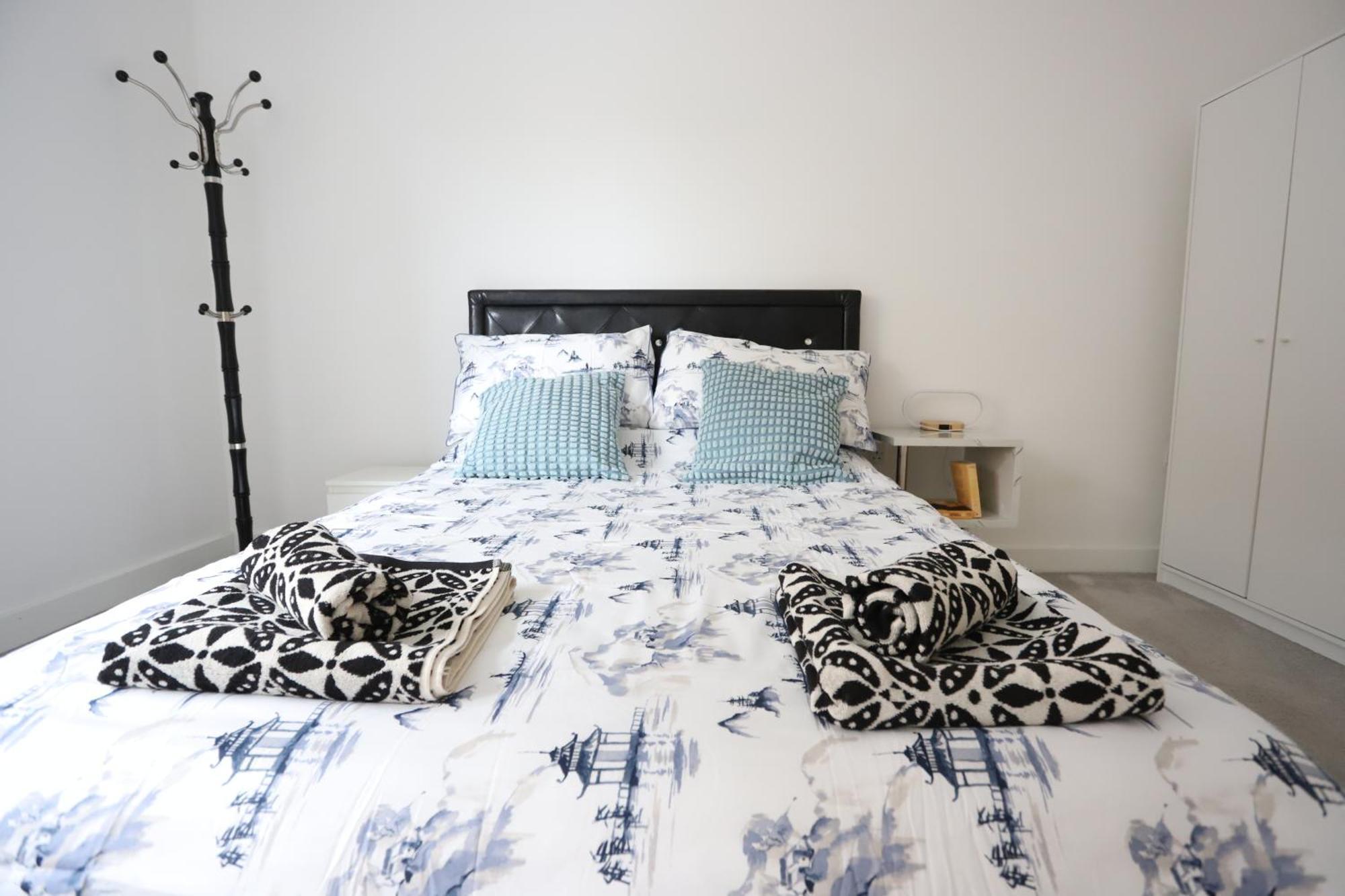 Appartamento Spacious 3-story Retreat With Rooftop Terrace And Modern Amenities *