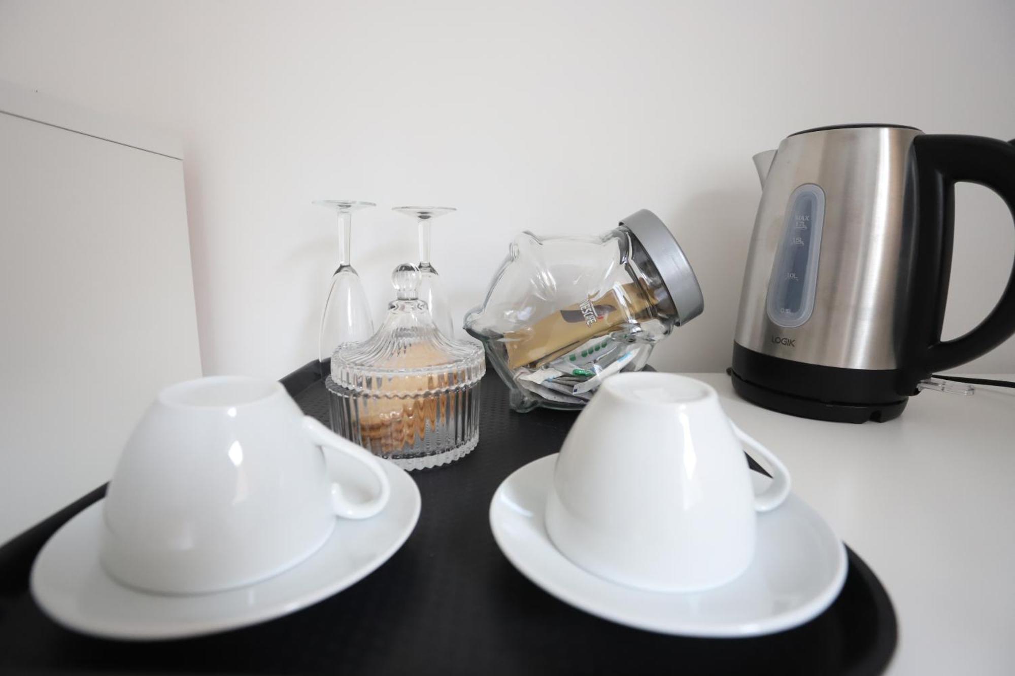 Apartament Spacious 3-story Retreat With Rooftop Terrace And Modern Amenities *