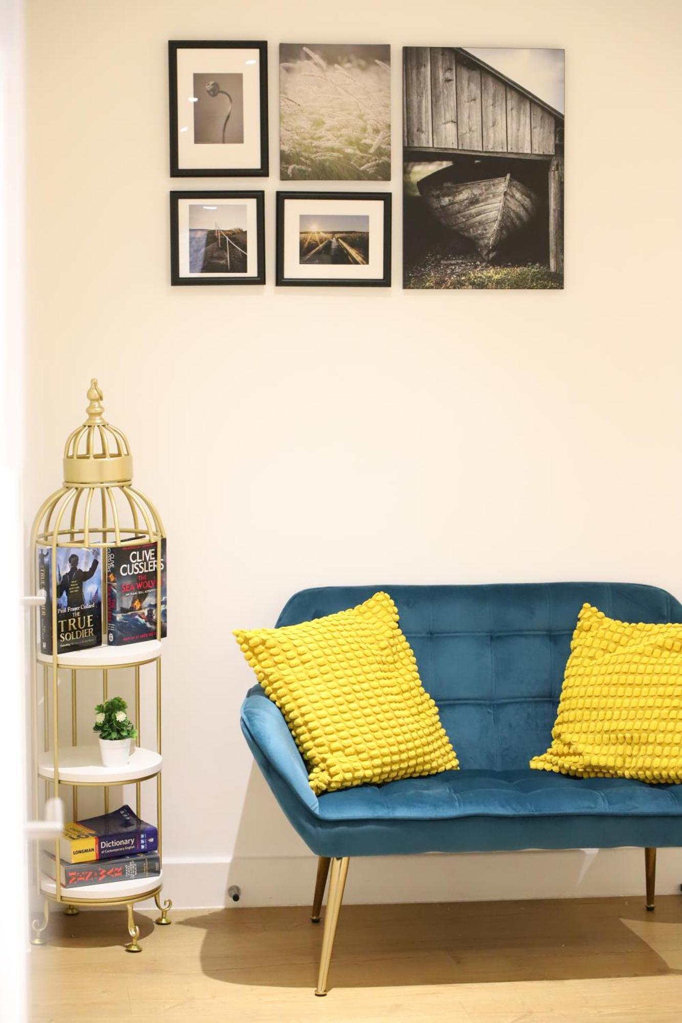 Apartament Spacious 3-story Retreat With Rooftop Terrace And Modern Amenities